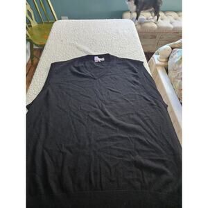 Turnbury Merino Wool V Neck Vest in Dark Gray size 3XL